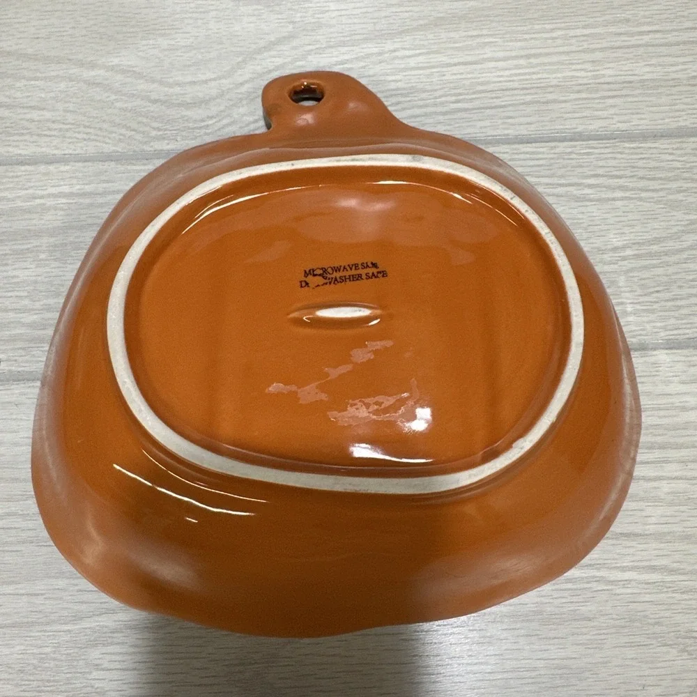 Pumpkin Shaped 9.5 x 9 x 3